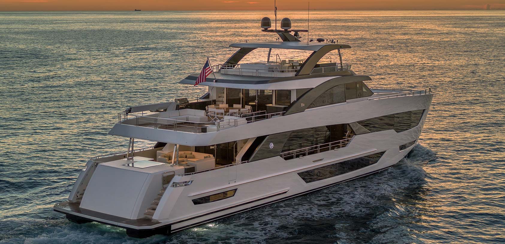 Yacht ZIGGY, Ocean Alexander 35R CHARTERWORLD Luxury Superyacht Charters